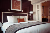 Date met een gigolo in een rendez-vous hotel.