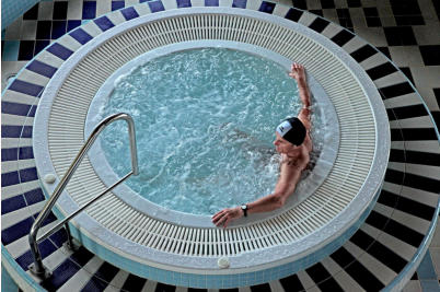 Gigolo in jacuzzi